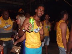 Oktober 10 Anos